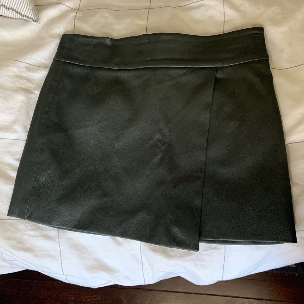 Intermix Exclusive Leather Mini Skirt sz 6